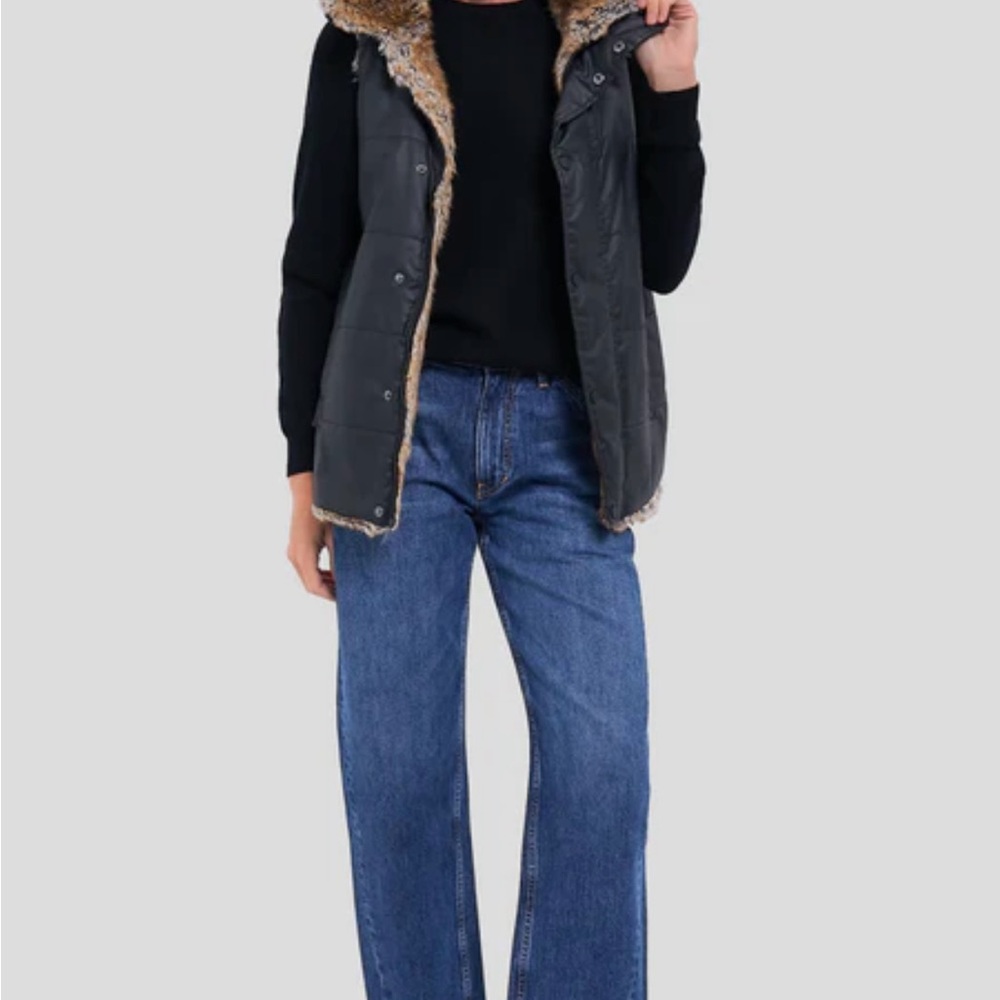 Tuckernuck Emilia Wax Fur Reversible Vest size M only worn once - Picture 5 of 6